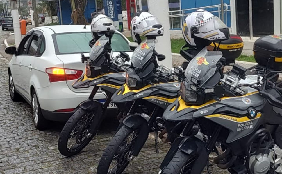 Veículo com registro de furto é interceptado na Rodovia Anchieta (Foto: PMESP/ROCAM)