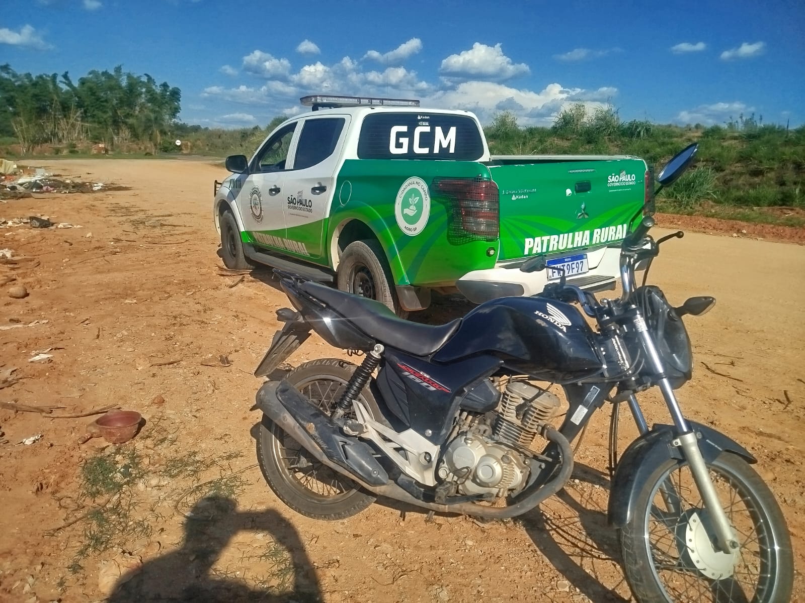 Motocicleta abandonada é apreendida em Santo Antônio de Posse (Foto; GCM)