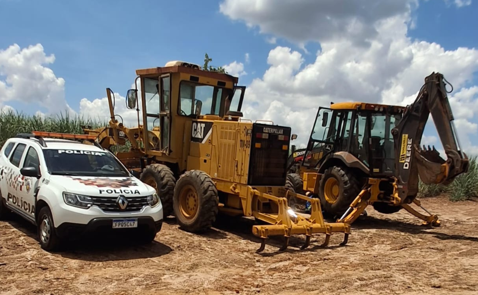 Máquinas agrícolas roubadas são recuperadas em área rural de Limeira (Foto: 4º BPRv)