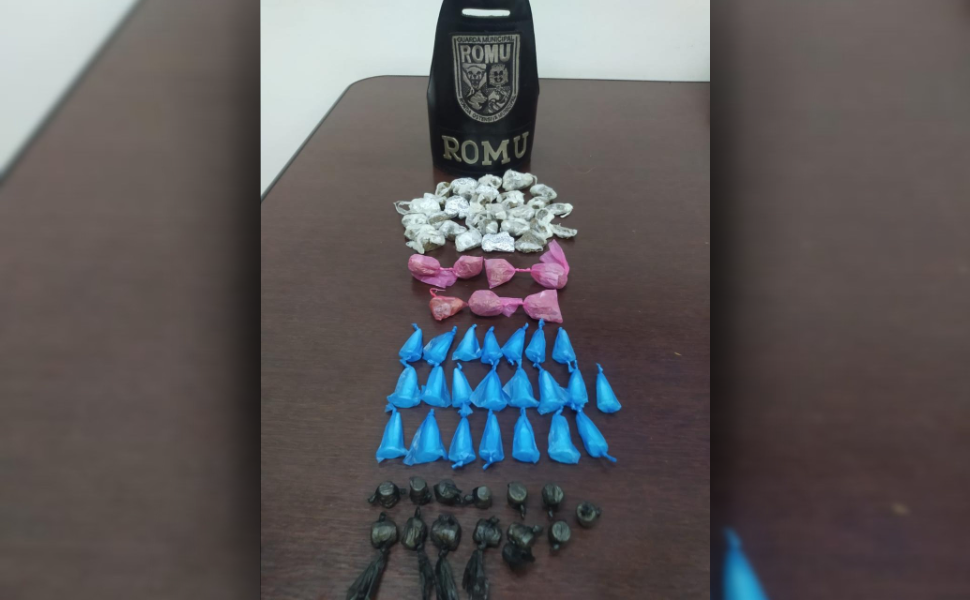 Romu Canil apreende drogas em área de mata no Jardim da Mata em Americana (Foto: ROMU/SBO)