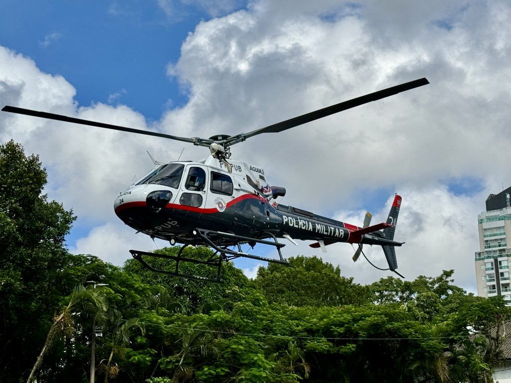 Águia resgata trilheiros desaparecidos na Mata Atlântica (Foto: PMESP)