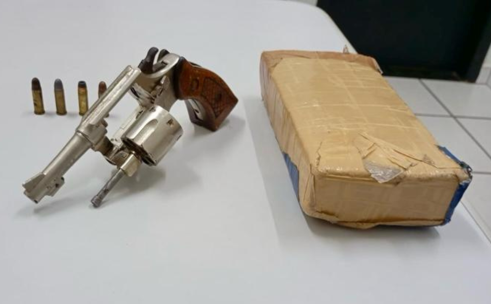 10º BAEP captura procurado por homicídio, apreende arma e drogas em Rio Claro (Foto: 10º BAEP)