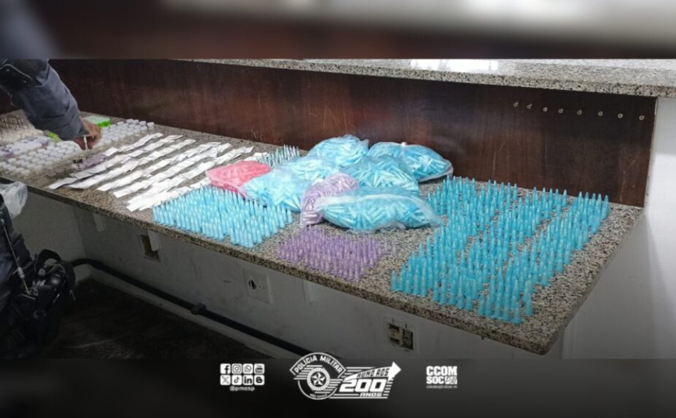 PM apreende mais de 3 mil porções de drogas no Belenzinho (Foto: 7º BAEP)