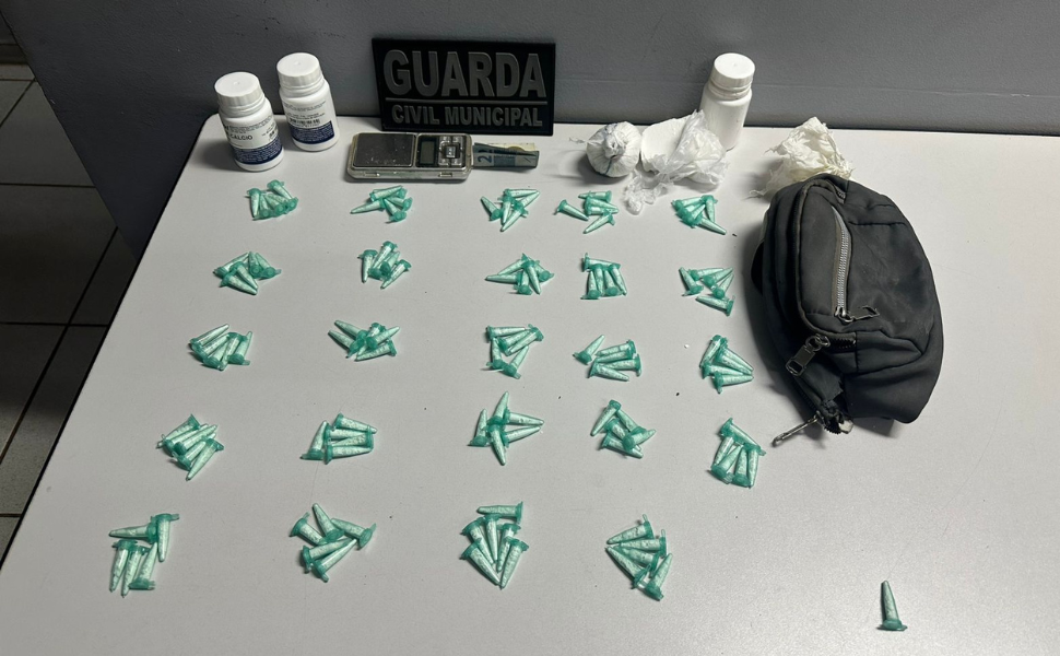 GCM de Estiva Gerbi prende dois por tráfico de drogas (Foto: GCM/Estiva Gerbi)