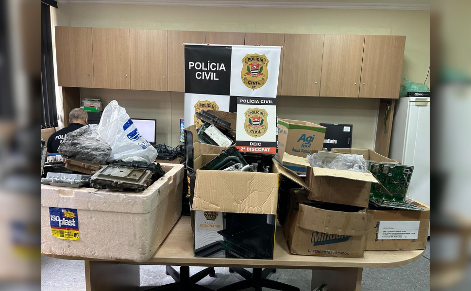 DEIC apreende módulos eletrônicos de veículos pesados em operação contra receptação (Foto: Polícia Civil)