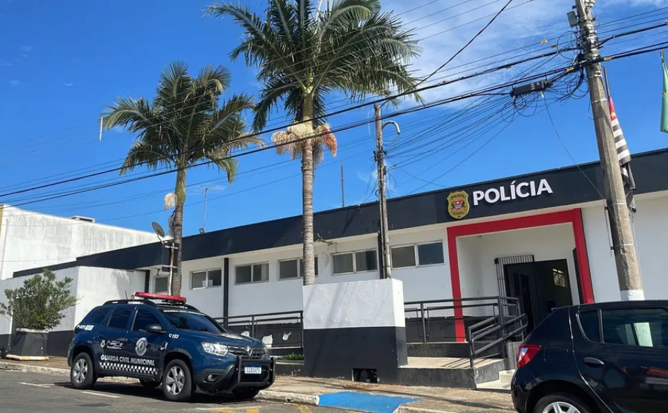 Corpo de mulher é encontrado carbonizado em milharal de Monte Mor (Foto: Jorge Talmon/EPTV)