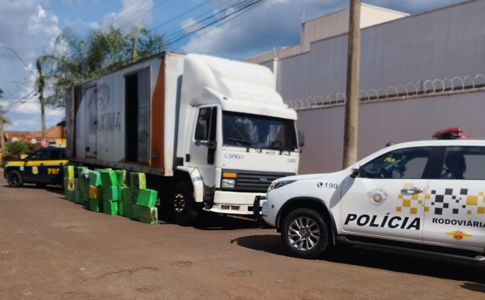 Polícia Rodoviária apreende 1 tonelada de drogas em Palmital (Foto: 2º BPRv)