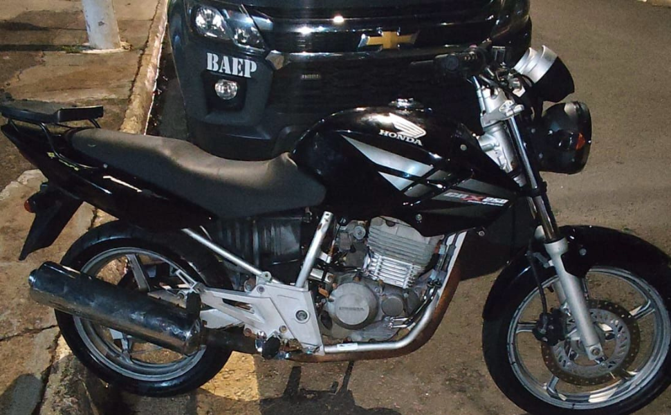 BAEP apreende motocicleta furtada e detém adolescente em Hortolândia (Foto: 10º BAEP)