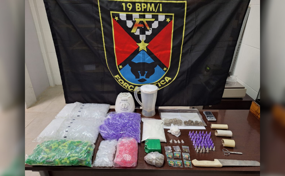 Jovem é preso por tráfico de drogas em condomínio de Santa Bárbara d'Oeste (Foto: 19º BPM/I)