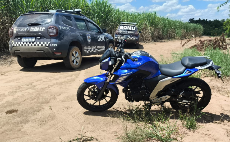 GCM de Araras recupera motocicleta roubada na zona rural (Foto: GCM/Araras)