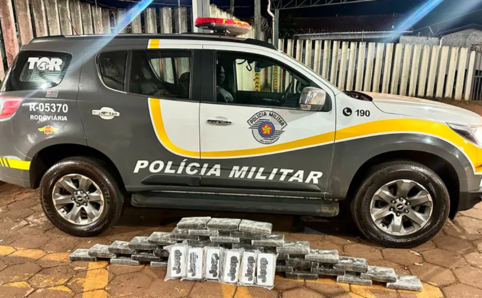 Traficante foge e abandona 48 kg de cocaína após perseguição em Botucatu (Foto: 5º BPRv)