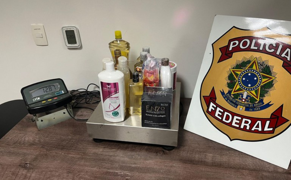 PF prende estrangeiro com cocaína líquida em Viracopos (Foto: Polícia Federal)