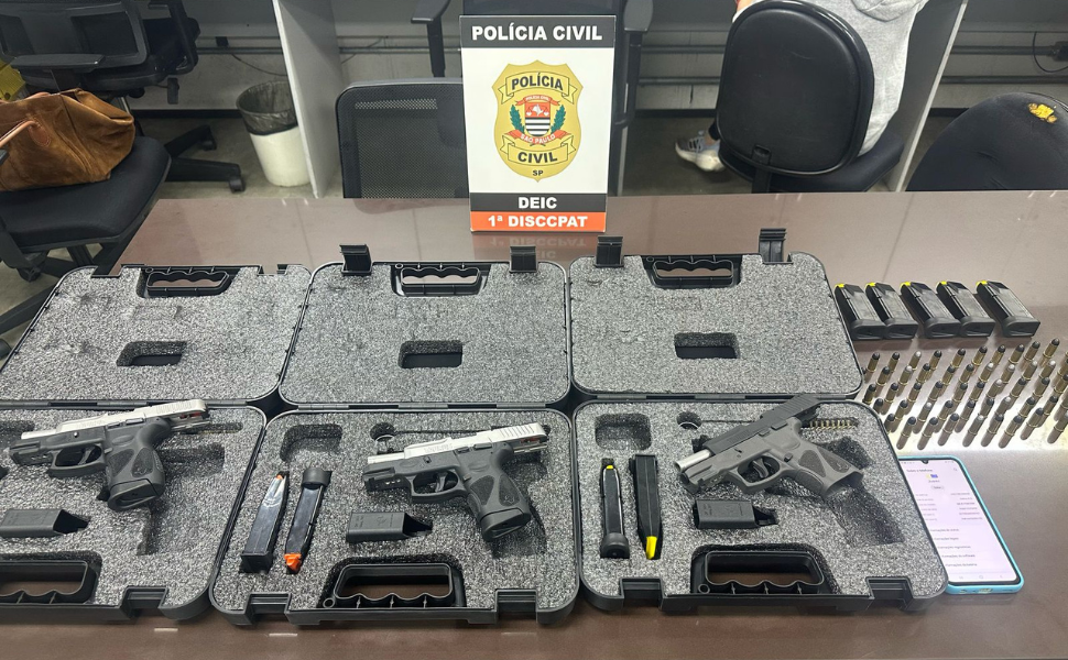 Homem é preso com armas em imóvel na Zona Oeste de SP (Foto: Polícia Civil)