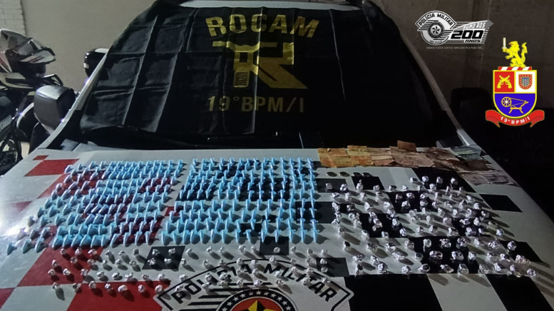 ROCAM prende jovem por tráfico de drogas em Americana (Foto: 19º bPM/I)