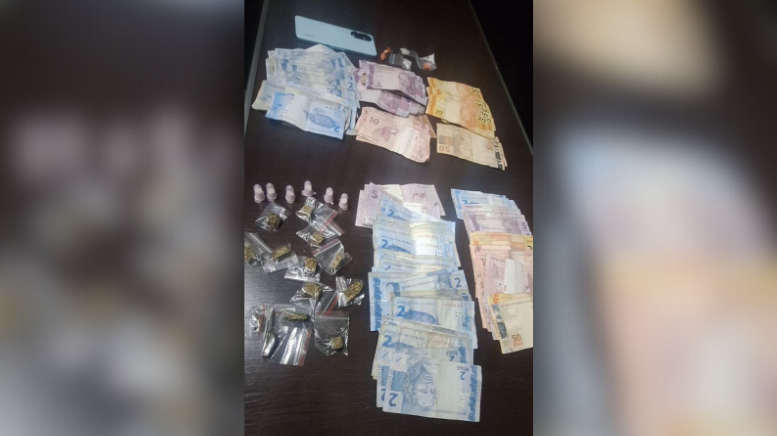 GCM de Americana flagra dupla com drogas e dinheiro após denúncia anônima (Foto: GCM/Americana)