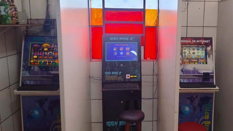 Máquinas de jogos ilegais são encontradas em bar no centro de Santa Bárbara d’Oeste (Foto: 19º BPM/I)
