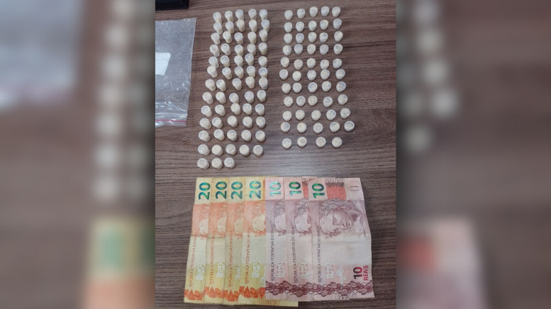 Adolescente é apreendida por tráfico de drogas no bairro São Luís, em Capivari (Foto: GCM/Capivari)