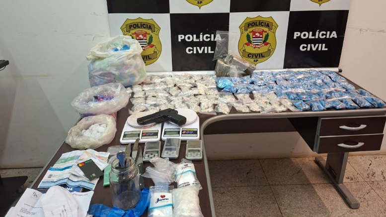 Polícia Civil apreende drogas e simulacro de arma em apartamento de Americana (Foto: Polícia Civil)