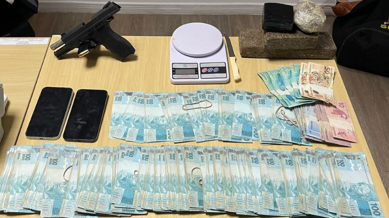 Foragido é preso pelo BAEP com drogas, arma e R$ 60 mil em Sumaré (Foto: 10º BAEP)