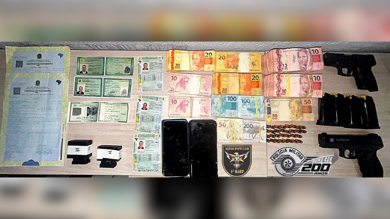 Procurado é capturado com arma, dinheiro e documentos falsos em Indaiatuba (Foto: 1º BAEP)