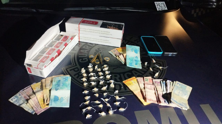 Drogas e munições de fuzil são apreendidas durante operação da GCM em adega de Americana (Foto: GCM/Americana)