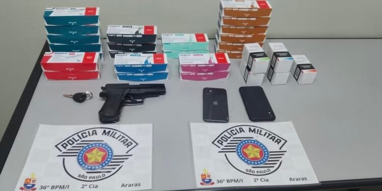 Polícia Militar apreende três adolescentes após roubo com carro furtado em Araras (SP).