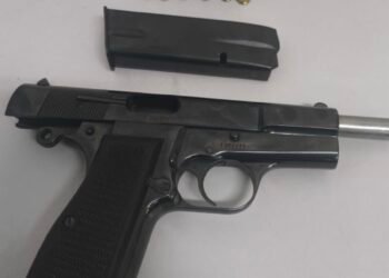 Pistola Browning calibre 9 mm e munições apreendidas pelo BAEP em Rio Claro.