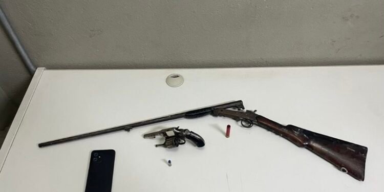 Baep prende homem suspeito de tentativa de homicídio e apreende armas de fogo em Piracicaba.