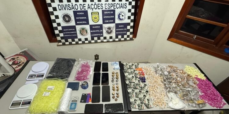 Romu prende casal por tráfico de drogas e apreende mais de mil porções de drogas em Cosmópolis