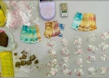 Polícia Militar de Itajobi apreende drogas, dinheiro e materiais usados no tráfico durante prisão de três homens