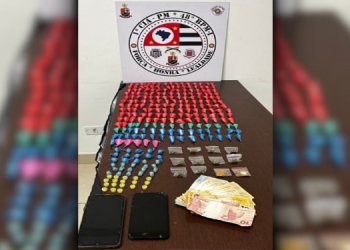 Tráfico de drogas em Sumaré resulta em prisão e apreensão de mais de 200 porções de cocaína (Foto: 48º BPM/I)