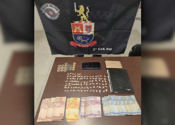 Dupla é presa por tráfico de drogas em residência abandonada em Santa Bárbara d’Oeste (Foto: 19º BPM/I)