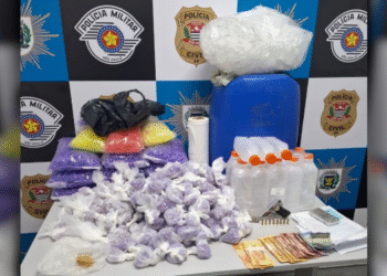 10º BAEP apreende grande quantidade de drogas e arma em lava-rápido de Campinas (Foto: 10º BAEP)