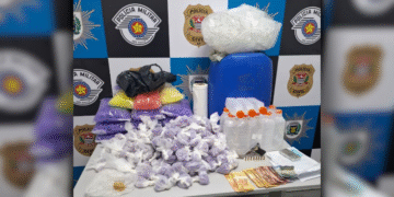 10º BAEP apreende grande quantidade de drogas e arma em lava-rápido de Campinas (Foto: 10º BAEP)