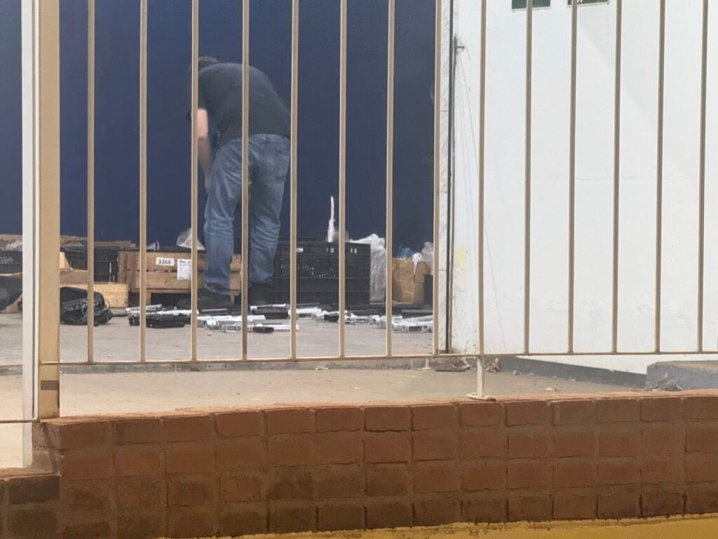 Policiais do Baep e Polícia Federal em operação de apreensão com arsenal de fuzis no Parque Novo Mundo, em Americana.
