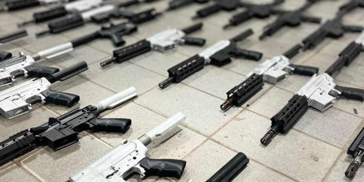 10° BAEP encontra arsenal com fuzis em esquina do Parque Novo Mundo em Americana