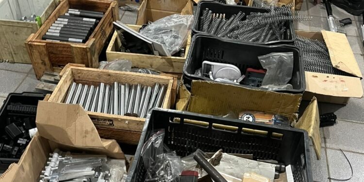 10° BAEP encontra arsenal com fuzis em esquina do Parque Novo Mundo em Americana