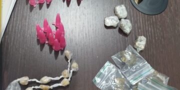 Pacotes de cocaína, maconha e crack apreendidos pela Guarda Civil Municipal em Santa Bárbara d’Oeste.