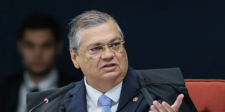 Ministro Flávio Dino determina investigação sobre emendas parlamentares