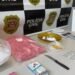 Polícia Civil durante a operação São Jerônimo em Americana, onde drogas e celulares foram apreendidos em uma investigação contra o disque drogas.