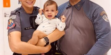 Polícia Militar salva bebê engasgado em Americana (SP) após manobra de Heimlich.