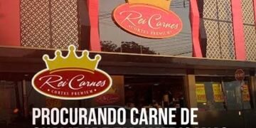 Fachada do açougue Rei Carnes em Americana, com logotipo em formato de coroa e letreiro em destaque na parte superior do prédio.