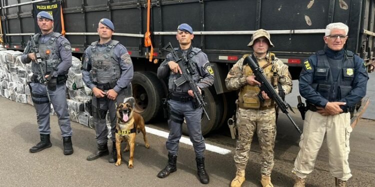 Operação integrada entre PM de São Paulo, PM de Goiás e PRF apreende duas toneladas de maconha em Presidente Epitácio.