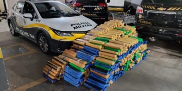 Apreensão uma tonelada de maconha escondida em carro clonado durante operação da PMR e Polícia Federal em Jaboticabal relacionada a Ruy Ferraz Fontes.