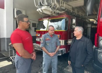 Vereador Marcos Caetano durante atividade parlamentar na Câmara Municipal de Americana.