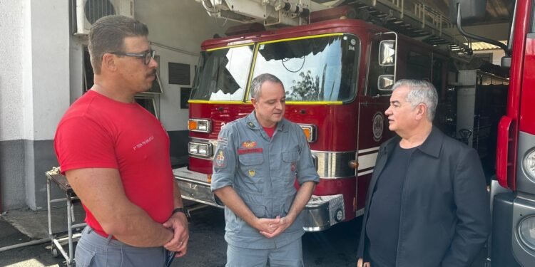 Vereador Marcos Caetano durante atividade parlamentar na Câmara Municipal de Americana.