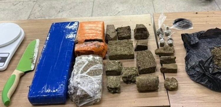 Equipe do BAEP apreende mais de 2 kg de maconha e prende procurado da Justiça em operação no bairro Balneário Salto Grande, em Americana.