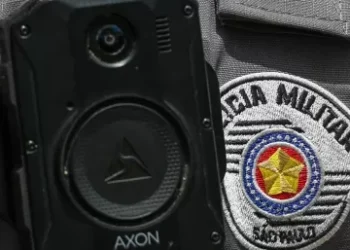 Policiais militares de Ilhabela utilizam câmeras corporais em serviço