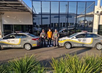 Policiais militares prestam socorro a criança de 2 anos em convulsão durante patrulhamento em Nova Odessa.