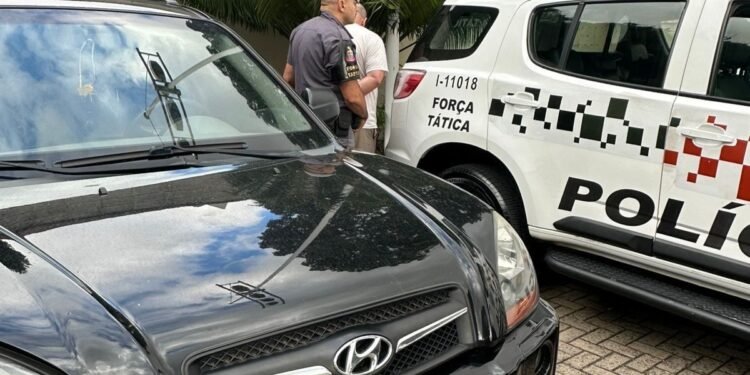 Veículo apreendido pela Polícia Militar com documento falso e chassi adulterado